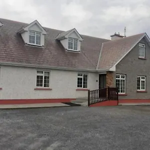 Spacious 6-bed House 10 Minutes From Knock Airport Ballaghaderreen